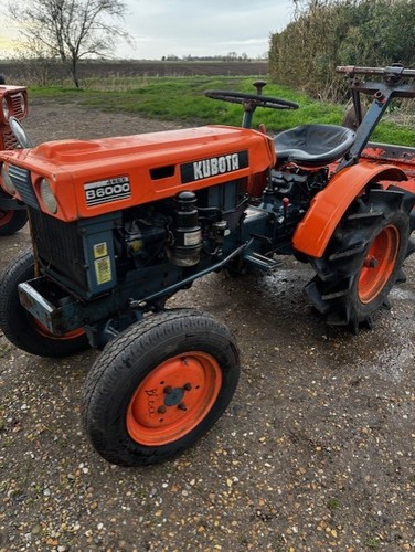 Kubota b6000 compact tractor - compact,